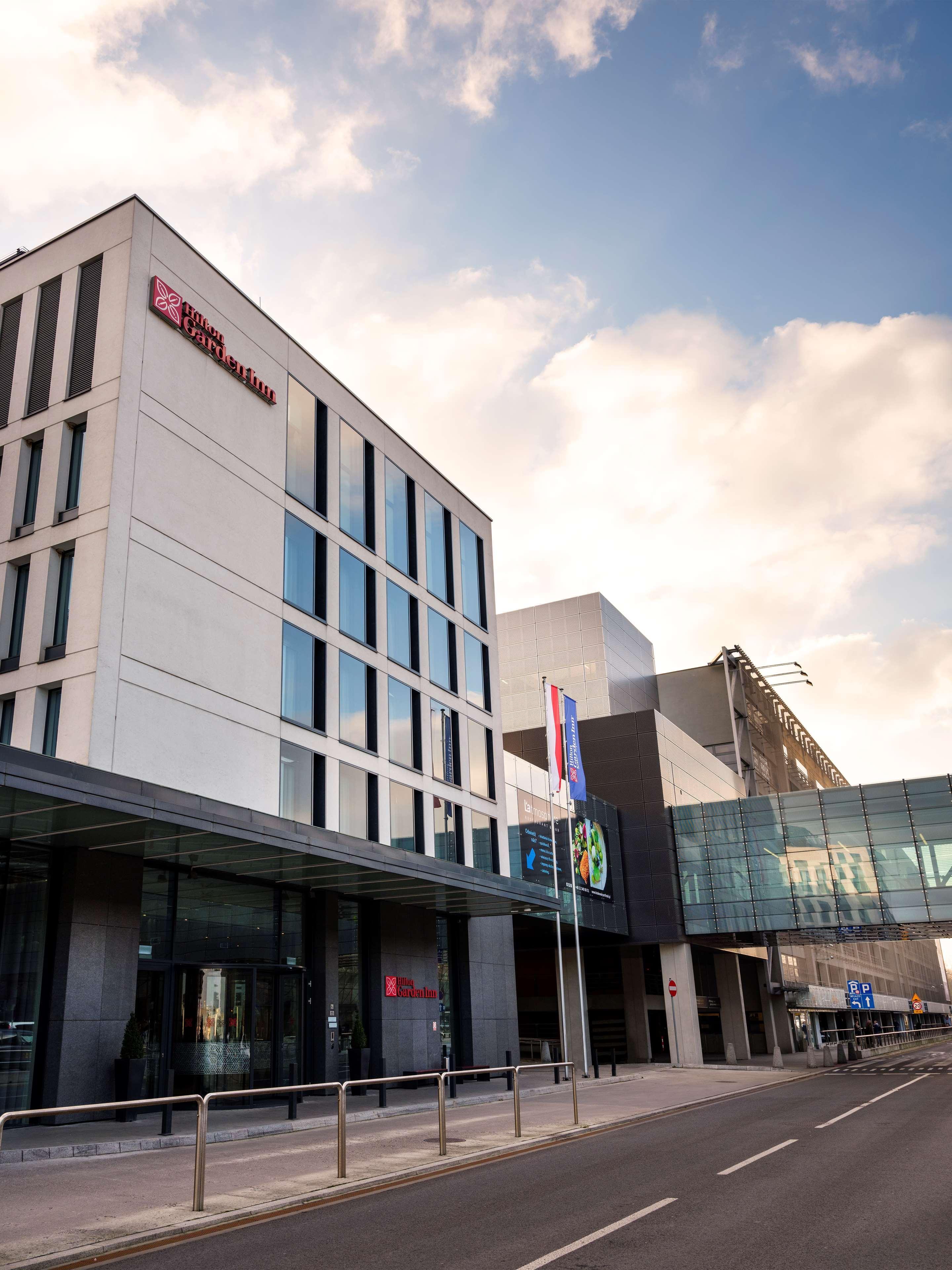 Hilton Garden Inn Krakow Airport Exterior foto